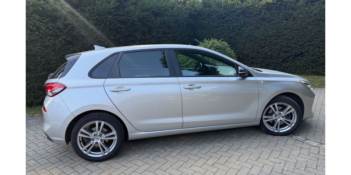 Hyundai i30 122.000 km 11.999 &euro; Hof 95032