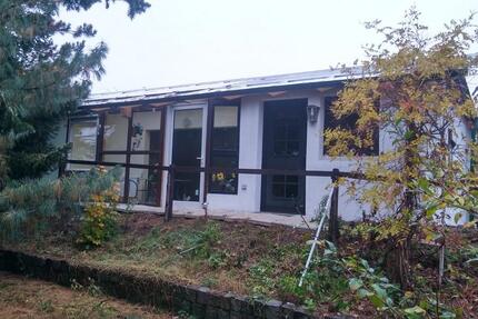 Gartengrundstück mit Bungalow bzw. Haus , Garage und Pool 6 zimmer