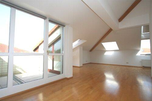 Großzügige Dachgeschoßwohnung