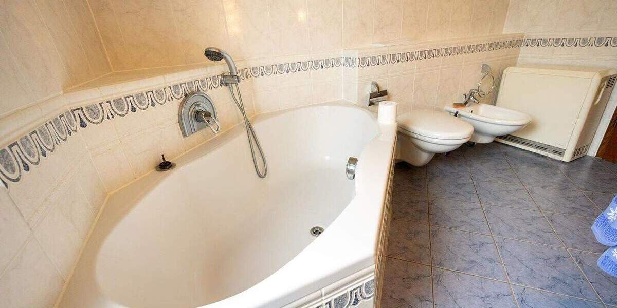 Winkelbungalow mit Einlieger, Doppelgarage, Photovoltaik und schönem Garten 6 zimmer