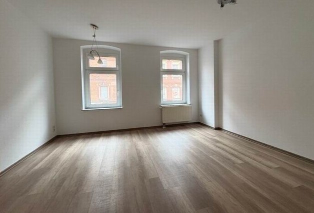 2-Zimmer Hochparterre Wohnung gut geschnitten - Mehrfamilienhaus, Wohnhaus Zwickau Neuplanitz | Angebot:25893055