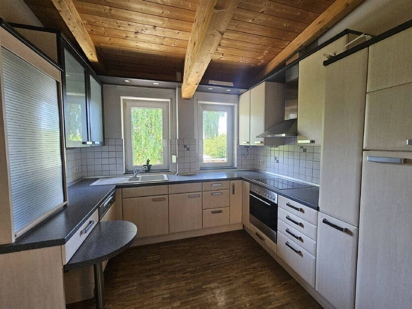 Ideal für Paar! 5 Zimmer Wohnung im ersten OG mit Balkon