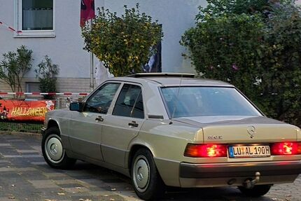 Mercedes-Benz 190 243.300 km 2.700 &euro; Ludwigshafen 67069