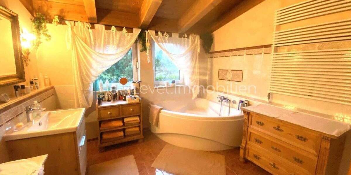 Mehrfamilienhaus, Wohnhaus Maxhütte-Haidhof Maxhütte - 9 Zimmer, 230 m&sup2;, 1.129.000&euro; | Angebot:25734294