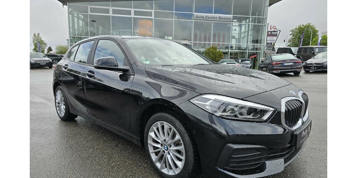 BMW 118i ADVANTAGE/VIRTUAL/NAVI//SITZHEIZUNG/1.HAND 28.344 km 24.900 &euro; Villingen-Schwenningen 78054