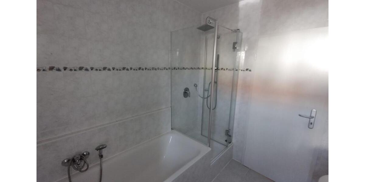 Erdgeschoßwohnung Zwickau Neuplanitz - 4 Zimmer, 91 m&sup2;, 660&euro; | Angebot:26011103