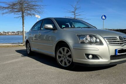 Toyota Avensis 43.000 km 5.599 &euro; Rostock 18057