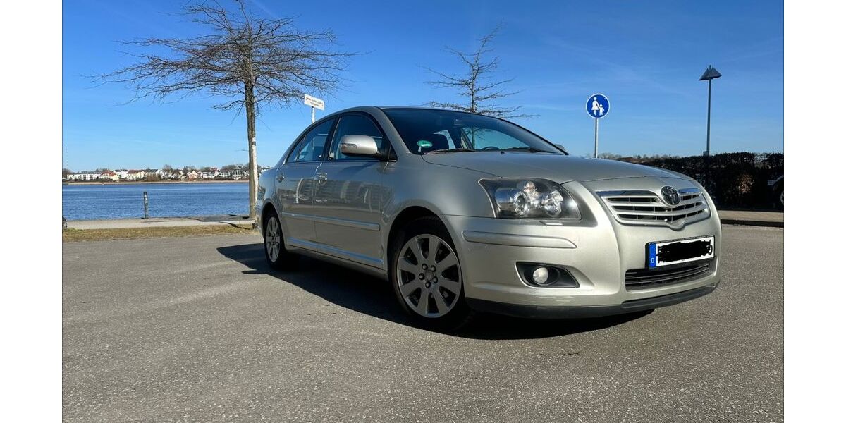 Toyota Avensis 43.000 km 5.599 &euro; Rostock 18057