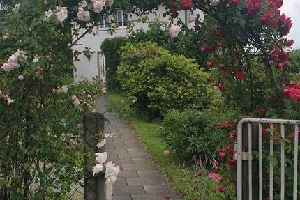 EinZweifamilienhaus aus in Regen 8 zimmer