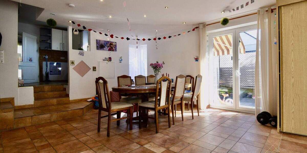 Modernes Zweifamilienhaus in ruhiger Lage von Kaiserslautern 6 zimmer