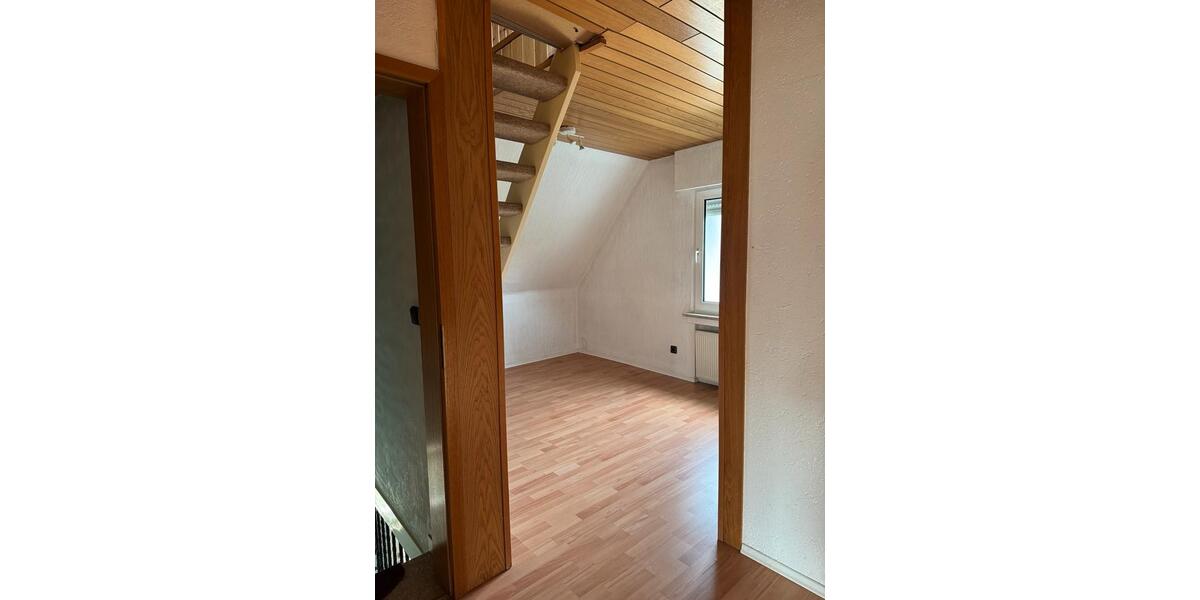 Wohnung Obergeschoss mit Dachgeschoss 100m2 1 zimmer