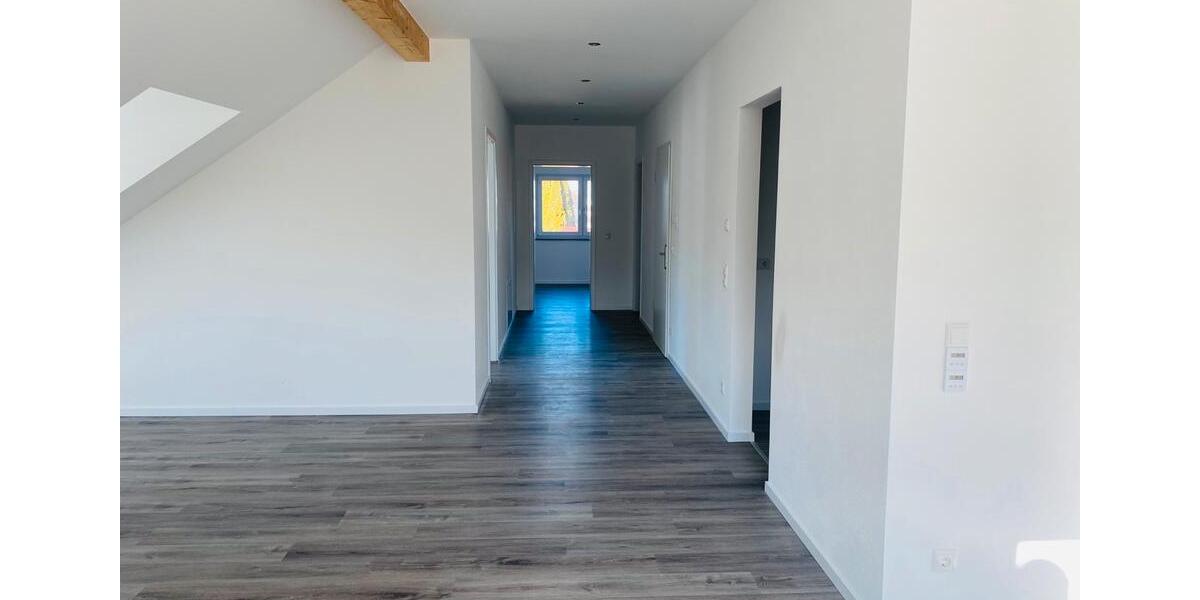 Dachgeschoßwohnung Rottenburg an der Laaber - 4 Zimmer, 110 m&sup2;, 1.190&euro; | Angebot:24978619