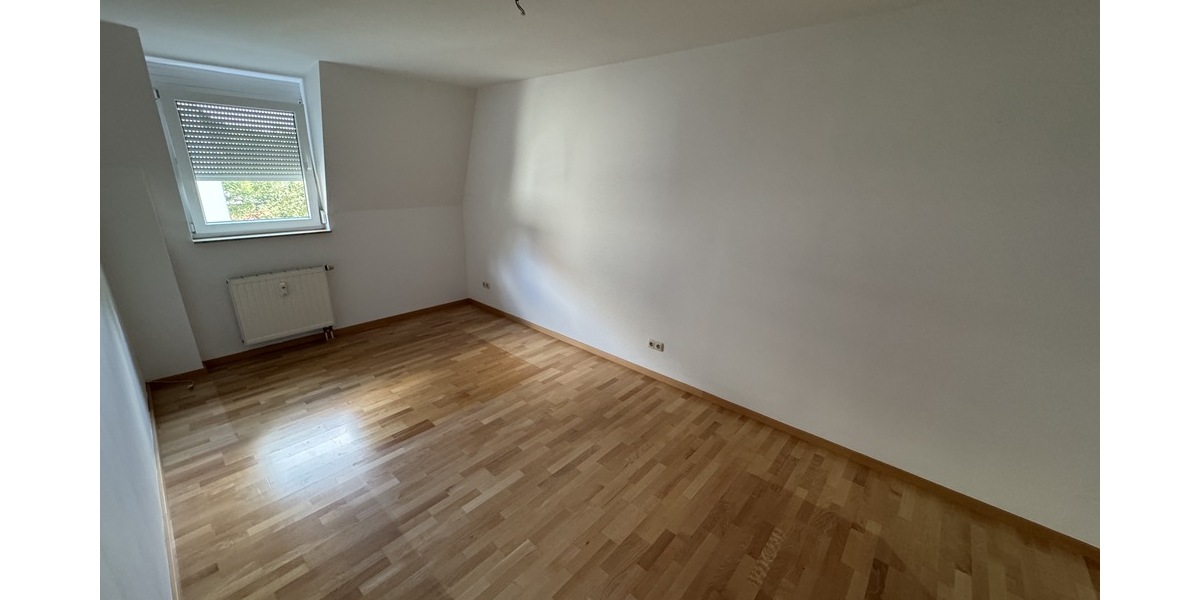 Vermietete Eigentumswohnung mit Stellplatz in ansprechender Wohngegend! - Dachgeschoßwohnung Gera Alt-Bieblach | Angebot:26476502
