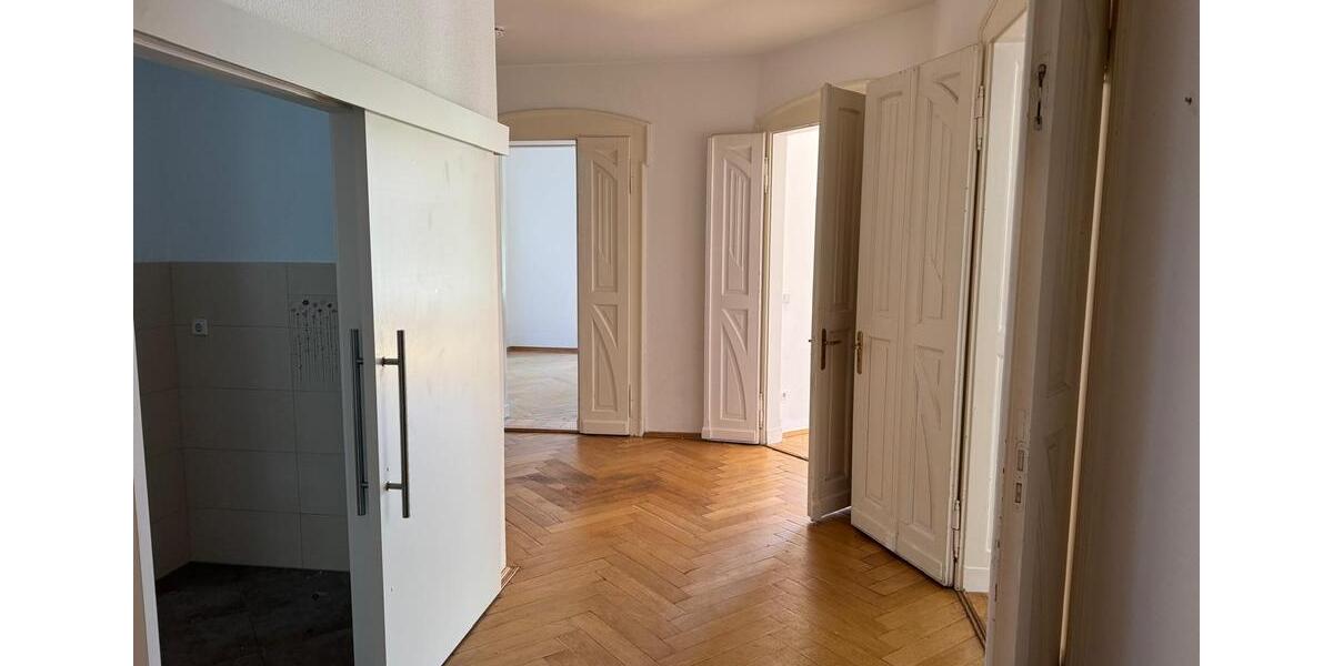 Erdgeschoßwohnung Zwickau Zwickau-Nord - 5 Zimmer, 174 m&sup2;, 900&euro; | Angebot:25989843