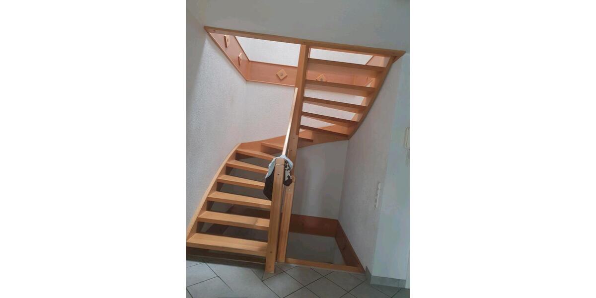 Etagenwohnung Westerstede - 6 Zimmer, 230 m&sup2;, 1.800&euro; | Angebot:26042344