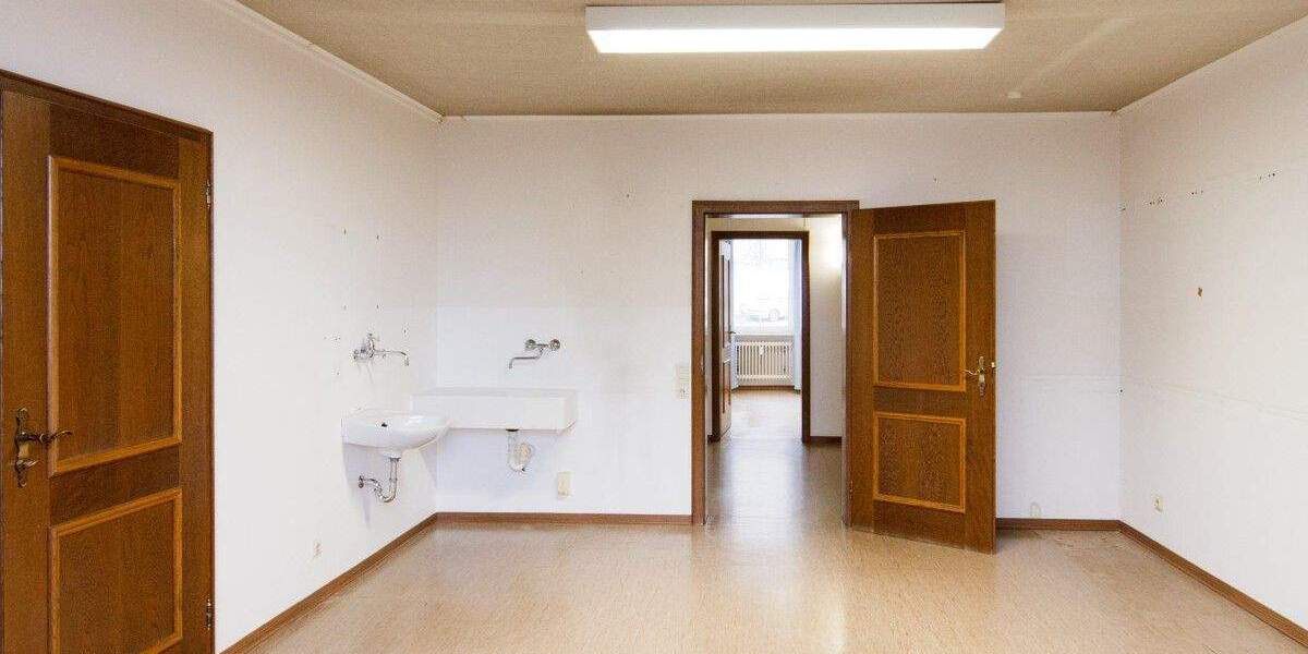 Etagenwohnung Bonndorf - 8 Zimmer, 250.000&euro; | Angebot:23966265