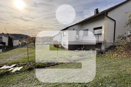 Haus Oberviechtach - 7 Zimmer, 190 m&sup2;, 197.000&euro; | Angebot:25601702