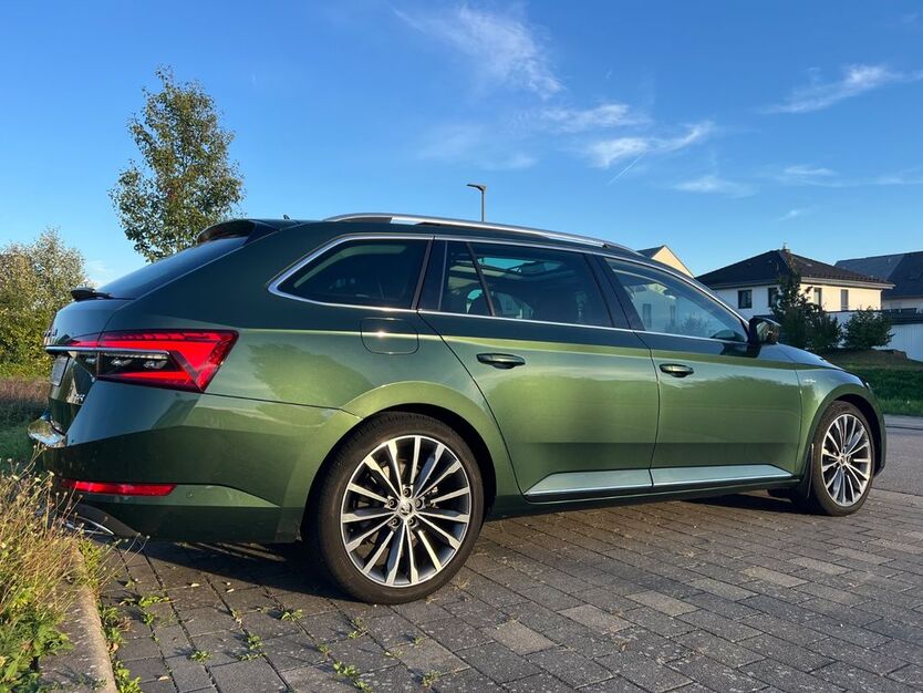 Skoda Superb 69.700 km 32.500 € Stuttgart 70184