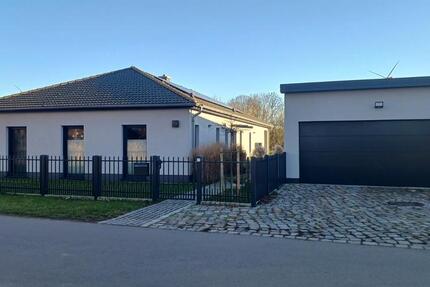 Exklusives Einfamilienhaus mit parkähnlicher Gartenanlage 4.5 zimmer