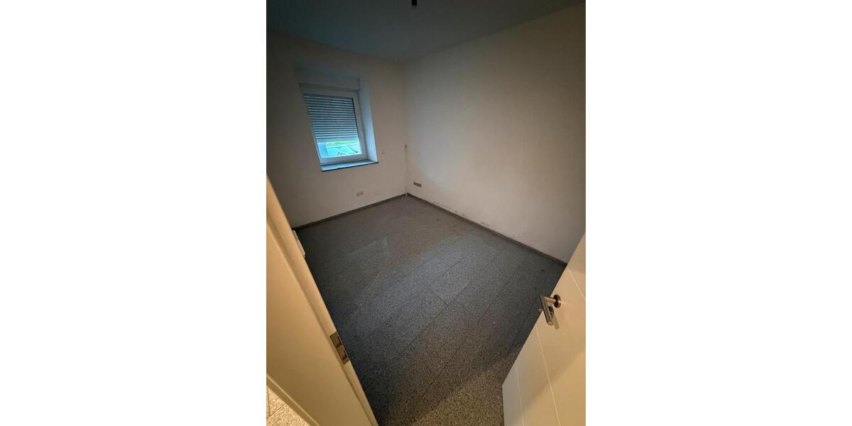 Erdgeschoßwohnung Schmelz - 5 Zimmer, 105 m&sup2;, 800&euro; | Angebot:26393242
