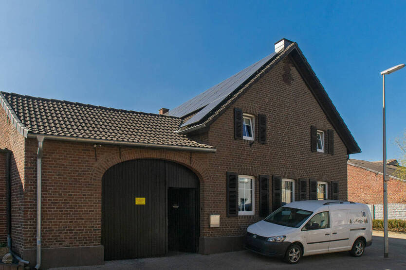 Provisionsfrei! Dreiseithof mit parkähnlichem Garten in zentraler Lage von HS-Karken