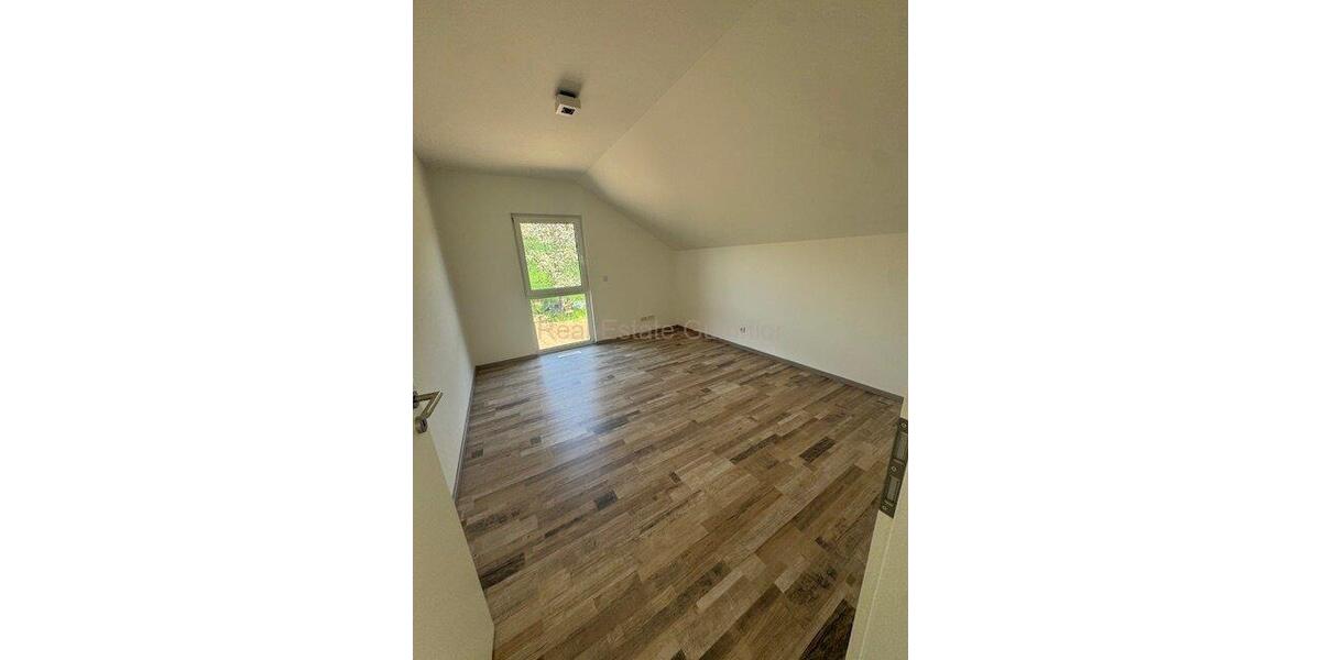Einfamilienhaus Eschenbach in der Oberpfalz - 4 Zimmer, 126 m&sup2;, 2.100&euro; | Angebot:26348912
