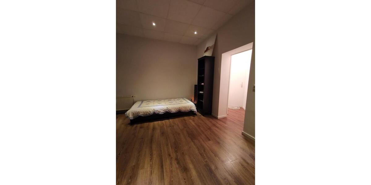 Erdgeschoßwohnung Cottbus - 1 Zimmer, 40 m&sup2;, 400&euro; | Angebot:26042171