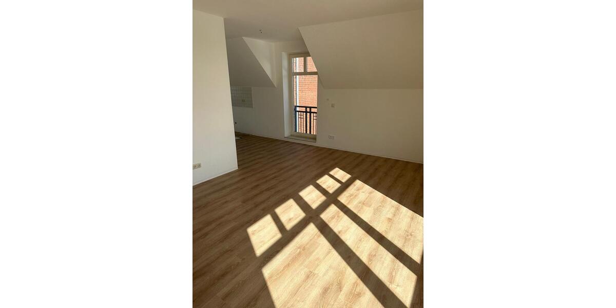 Dachgeschoßwohnung Zetel - 3 Zimmer, 80 m&sup2;, 640&euro; | Angebot:18820300