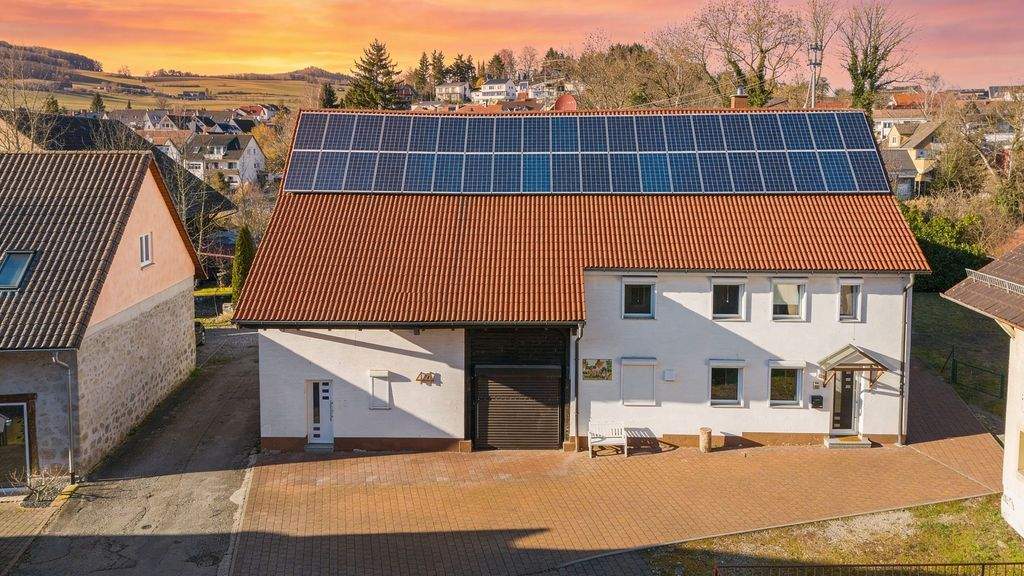 Einfamilienhaus Hilzingen - 7 Zimmer, 215 m&sup2;, 585.000&euro; | Angebot:25879468