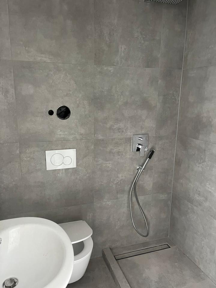Schöne helle voll saniere Wohnung, 3,5 Raum mit Aufzug!