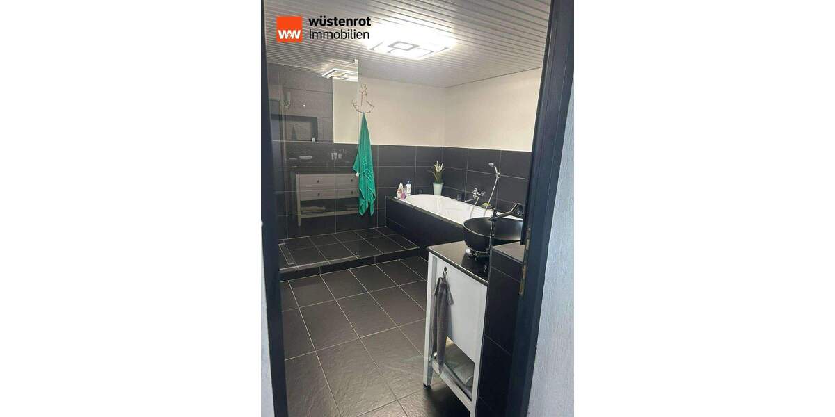 Einfamilienhaus Höchheim - 9 Zimmer, 196 m&sup2;, 240.000&euro; | Angebot:25662319