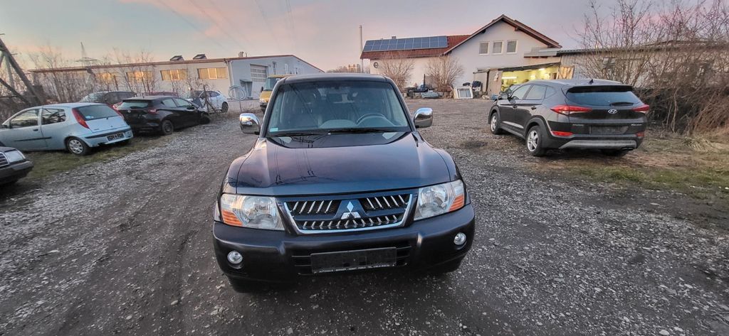 Mitsubishi Pajero 159.200 km 11.900 &euro; Vilshofen-Pleinting 94474