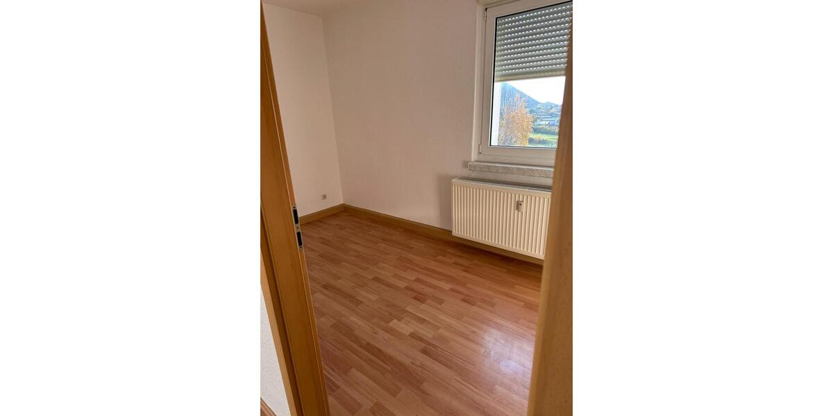 Etagenwohnung Teutschenthal - 4 Zimmer, 67 m&sup2;, 611&euro; | Angebot:26619978