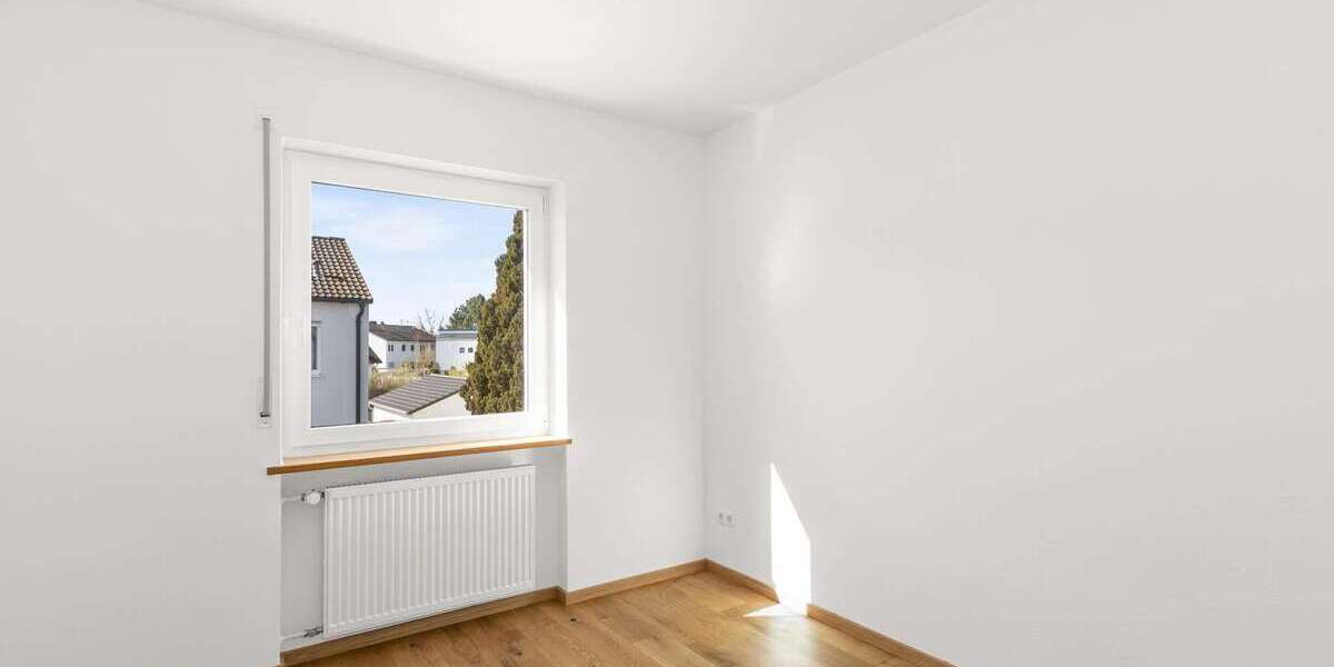 Bezugsfrei | Modernisiertes Reiheneckhaus mit Südgarten in ruhiger Lage - Reihenendhaus Geisenfeld | Angebot:26106515