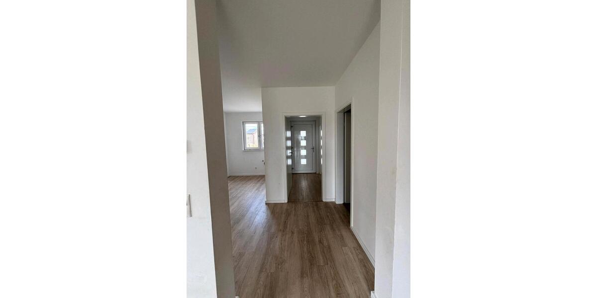 Etagenwohnung Laage - 5 Zimmer, 145 m&sup2;, 1.350&euro; | Angebot:25047904