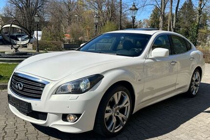 INFINITI M30
