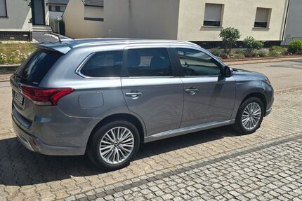 Mitsubishi Plug-in Hybrid Outlander 61.500 km 19.990 &euro; Tawern 54456