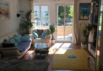 Schöne helle Wohnung im Zentrum von Neuhausen