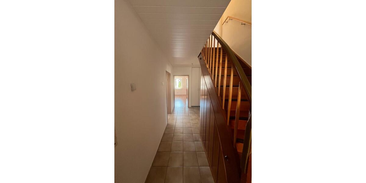 Einfamilienhaus Neckarwestheim - 9 Zimmer, 216 m&sup2;, 699.000&euro; | Angebot:27096900