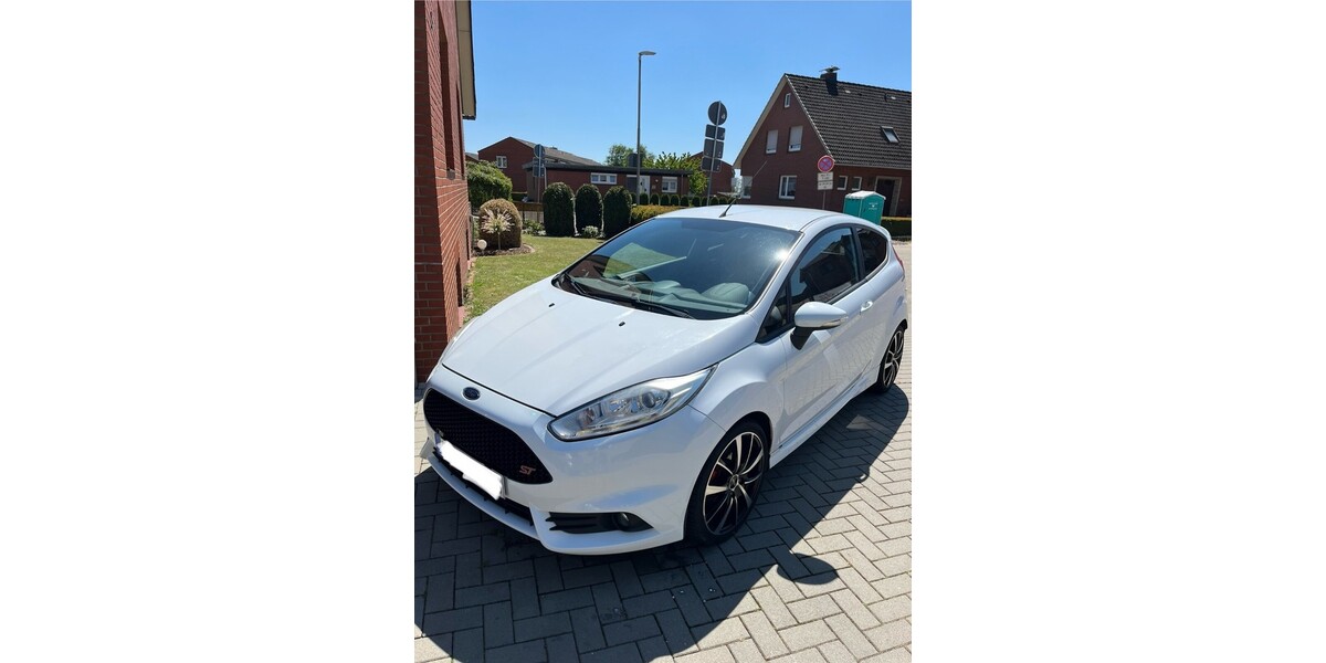 Ford fiesta ST JA 8 126.369 km 7.999 &euro; Stade 21682