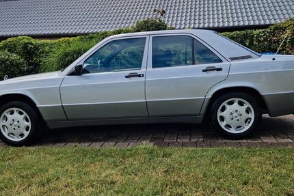 Mercedes-Benz 190 213.000 km 6.900 &euro; Stelle 21435