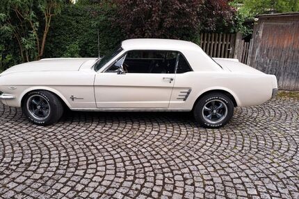 Ford Mustang 87.000 km 36.300 € München 80335