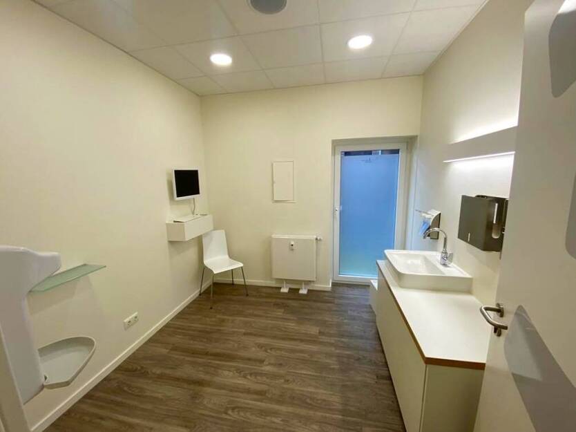 Moderne und großzügige Praxisräumlichkeiten auf zwei Etagen 9 zimmer