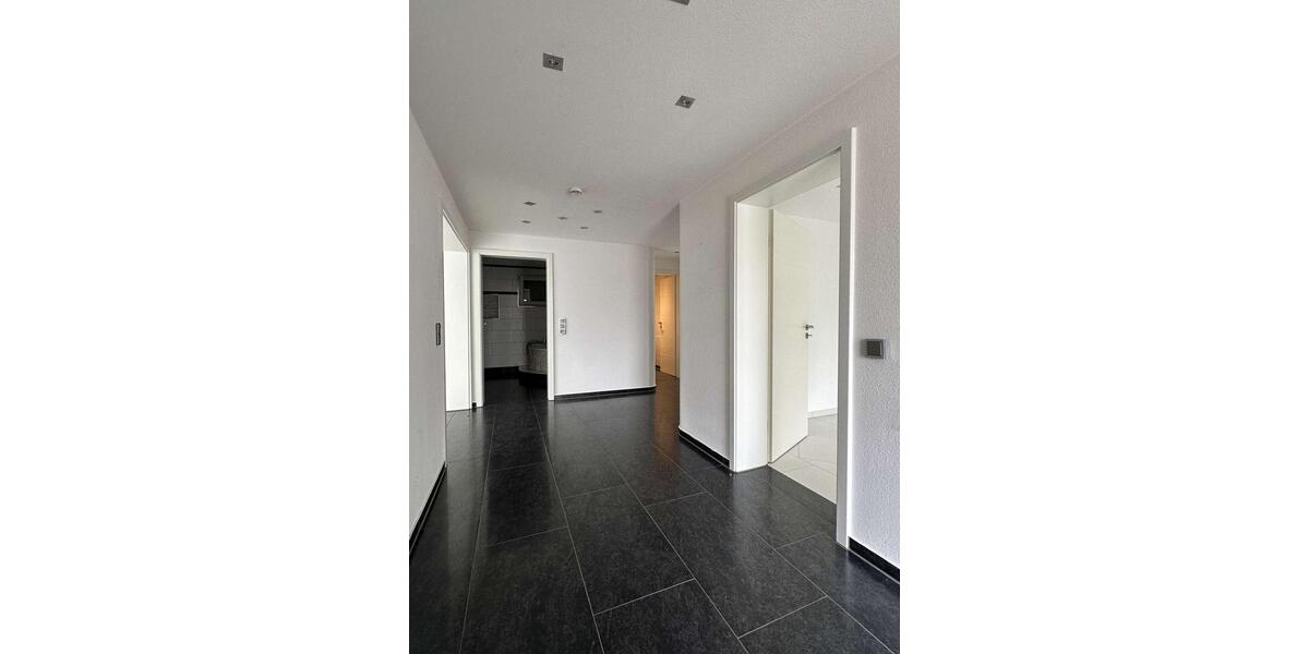 Erdgeschoßwohnung Friedberg - 3 Zimmer, 126 m&sup2;, 1.850&euro; | Angebot:26648210