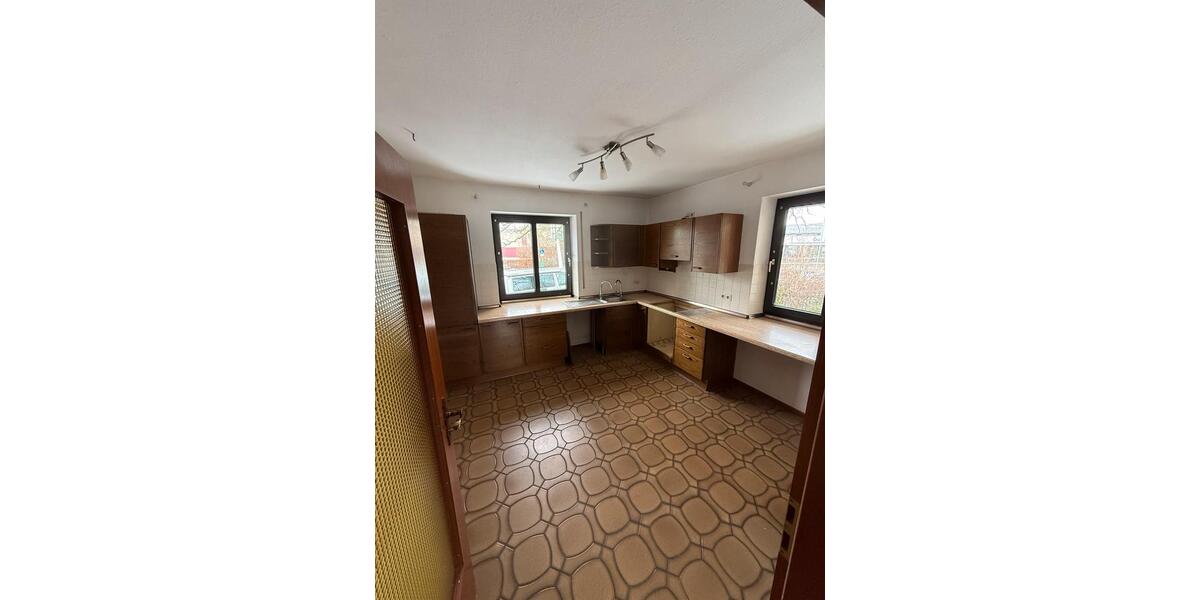 Einfamilienhaus Bad Windsheim - 6 Zimmer, 143 m&sup2;, 1.200&euro; | Angebot:26237538