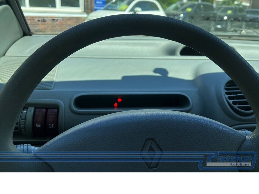 Renault Twingo 1.2 Liberty*Falt-Dach*4-Sitz*11/25TÜV*2-E 174.613 km 1.980 € Berlin 13187