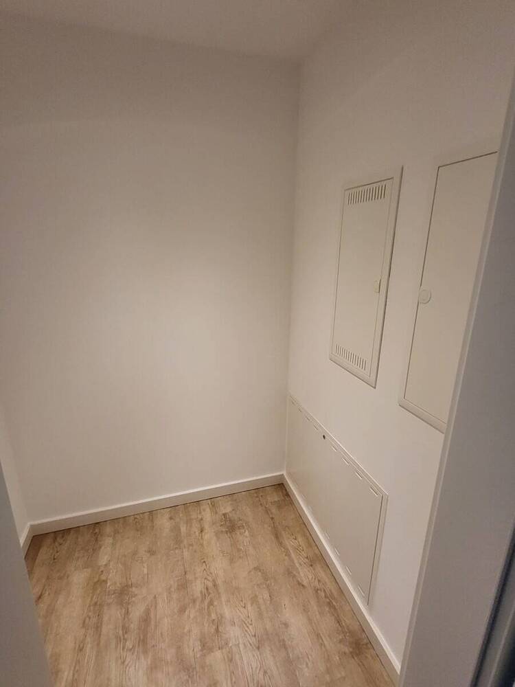 Exklusiv: Sanierte 3-Zi.-Wohnung mit Carport, Aufzug, Balkon & traumhaftem DOM-Blick am Mühlenteich