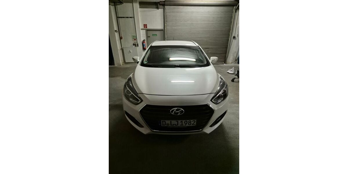 Hyundai i40 238.000 km 5.499 &euro; Düsseldorf 40625