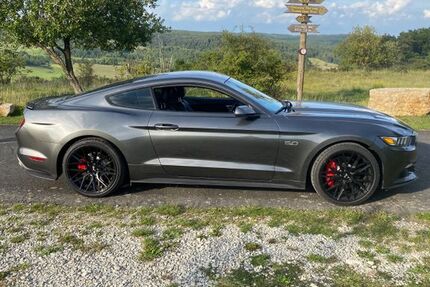 Ford Mustang 111.000 km 28.750 &euro; Herleshausen 37293