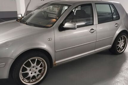 VW Golf 233.451 km 1.200 &euro; Erdweg 85253